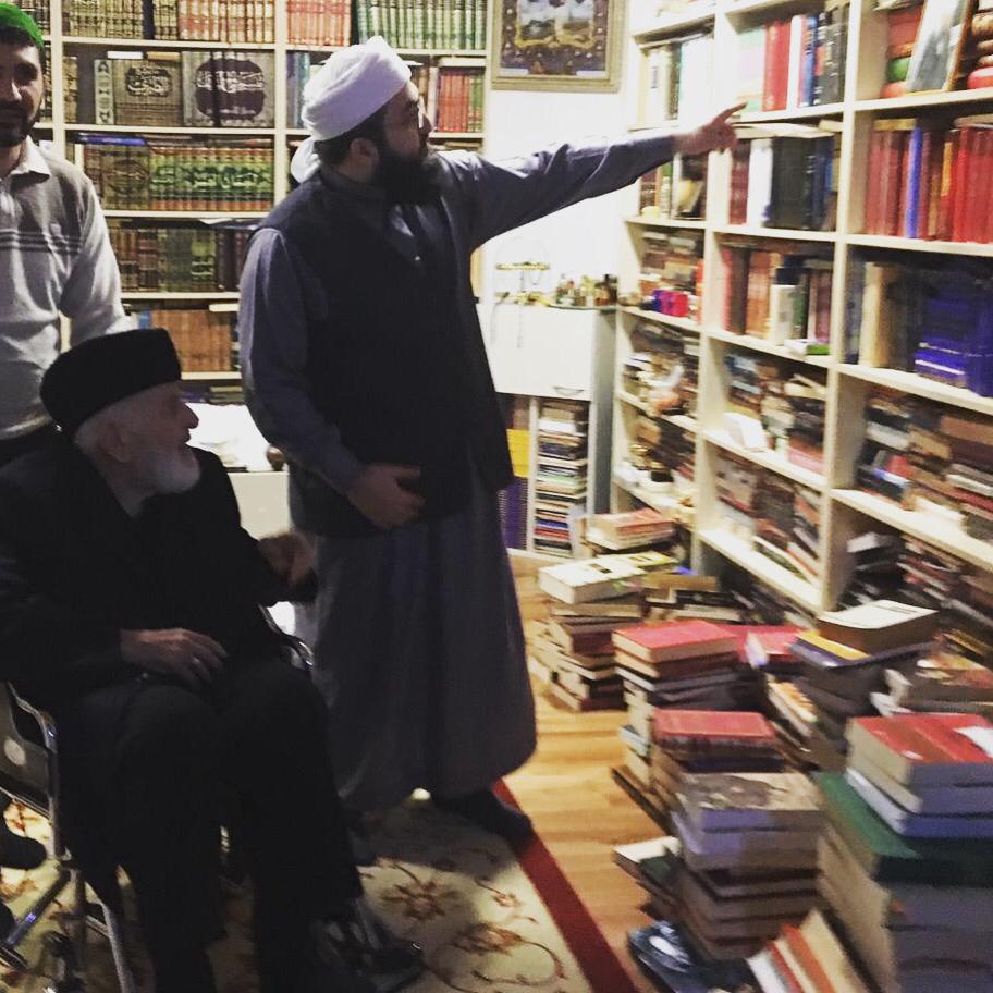 Mücâzı olmakla iftihar ettikleri Muhammed Emin Saraç Hocamızın Dehlevî Kütüphanesini ziyareti.